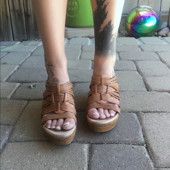 Strappy tan wedges - Picture 4 of 9